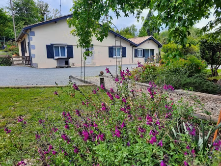 maison avec appartement au bord du canal.