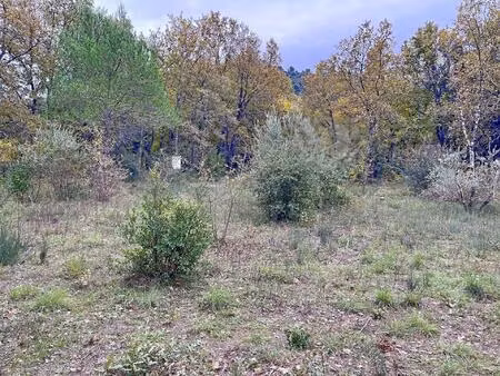 terrain constructible de 1397m2 proche du village