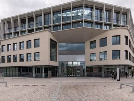 location meublée locaux professionnels 8 m² à versailles (78000)  1 129 €