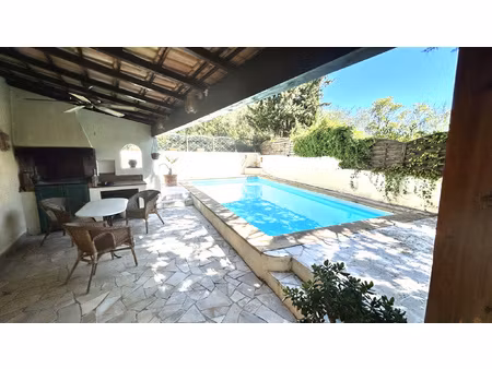 à vendre spacieuse villa f7 avec jardin  piscine et 5 cham