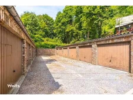 terrain à bâtir de 1.290 m² avec 12 garages !