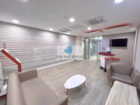 tres beau local a louer de 224m2 idealement situe