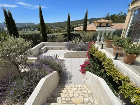 ceyreste maison de 164 m² au calme avec vue dégagée et piscine