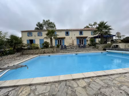 a vendre demeure d'exception  avec grand jardin  bois et pis