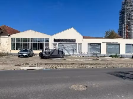 local commercial show room 760m² a louer viarmes