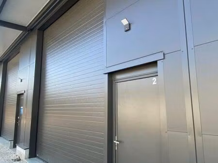 location local d'activités 120 m²