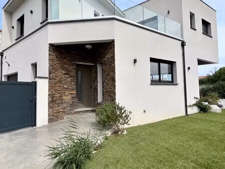 magnifique villa 3 faces avec piscine et garage