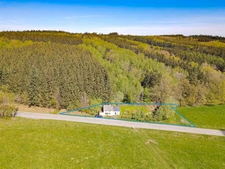 maisonnette à rénover avec vue imprenable – 8 ares