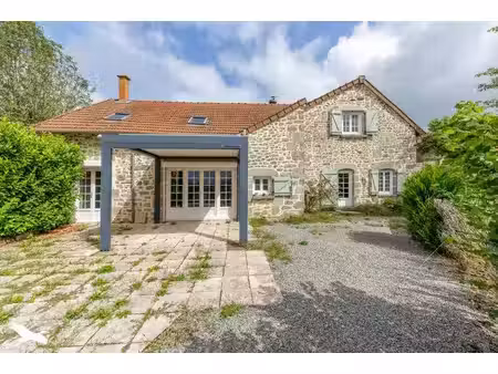 maison en pierre de 4 pièces principales