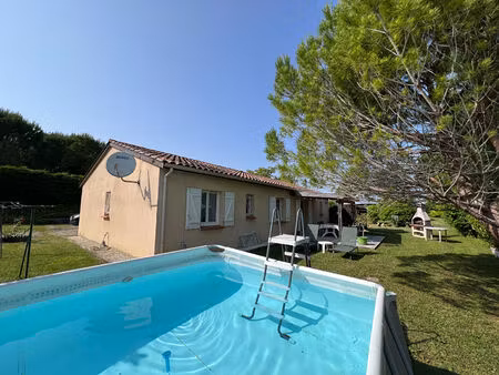 à vendre maison de plain-pied d'environ 95m2 avec 4 chambres  grand terrain de 2900m2 et a