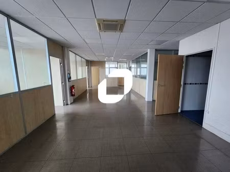 a louer  pied de gare et autoroute