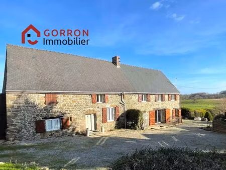 grande maison en pierres