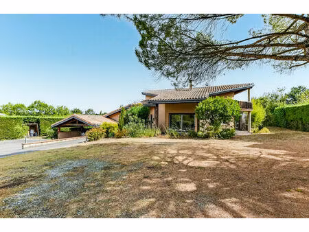 belle maison d'architecte de 232m² habitables sur un terrain paysagé de 2600m² à vendre en