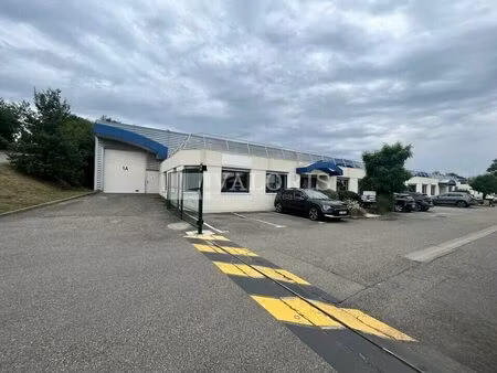 location commerce 1443 m² à saint-genis-laval (69230)