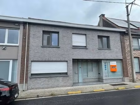 uiterst ruime woning met praktijk/handelsruimte