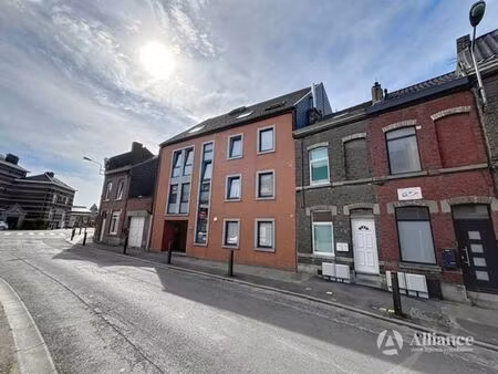 studio  1 salle de bain  parking extérieur