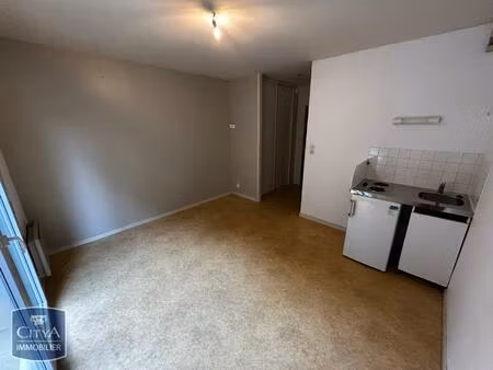 location appartement 1 pièce 18 m² à saint-laurent-sur-sèvre (85290)