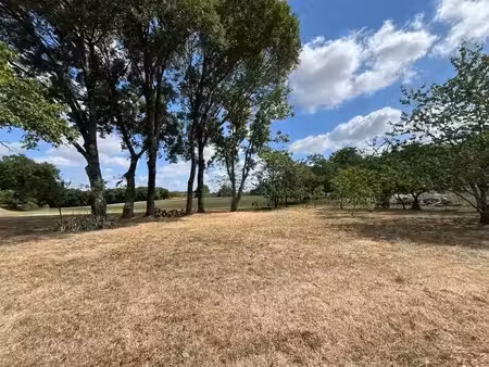 vente terrain 1779 m² à la rochefoucauld (16110)  33 000 €