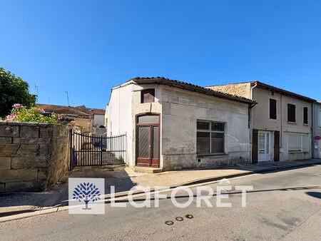 à vendre  maison t4 avec grange et local commercial à rénover à gémozac - référence 4160