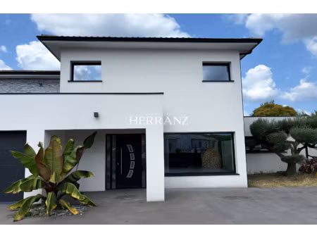 maison contemporaine 170 m2 terrain 1100 m2 belles prest