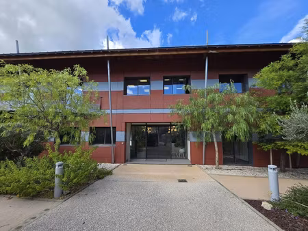 bâtiment indépendant / siège social - 525 m2 - la farlède