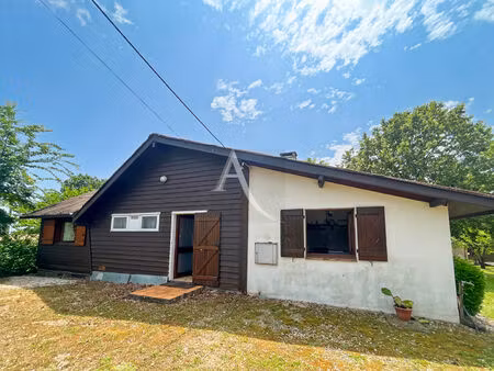 a vendre chalet avec jardin et terrain de tennis