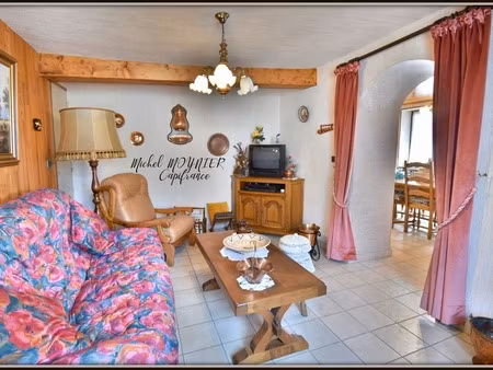 bâtisse en pierre avec 97 m2 habitables et 600 m2 de potentiel  à la roche de rame (05)