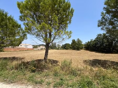 terrain de 1800 m2 constructible à st hilaire de brethmas