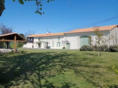 ferme de 3 hectares  très grande grange et vue panoramique