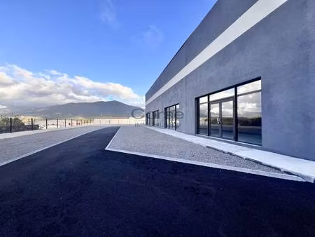 local d'activités à vendre