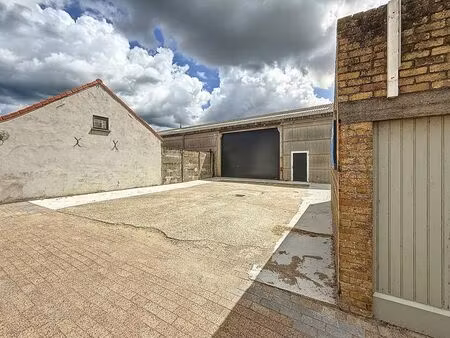 entrepôt d'environ 845 m² à louer près de furnes.