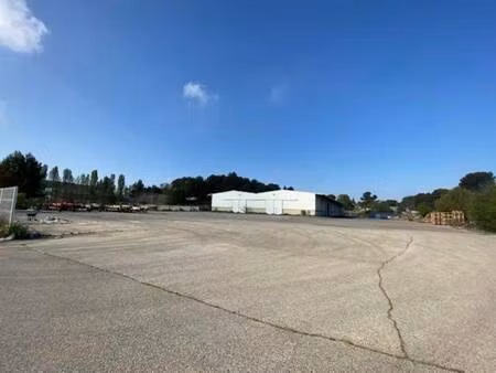 local d'activités à louer