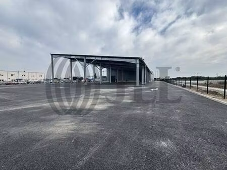 local d'activités à louer