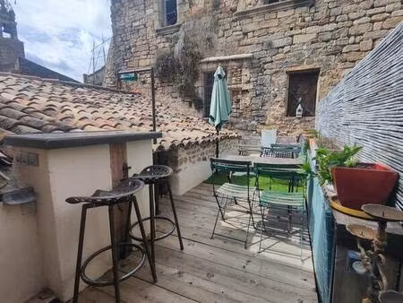 cucuron  appartement t3 rénové avec terrasse et cave /atelier de 40m².