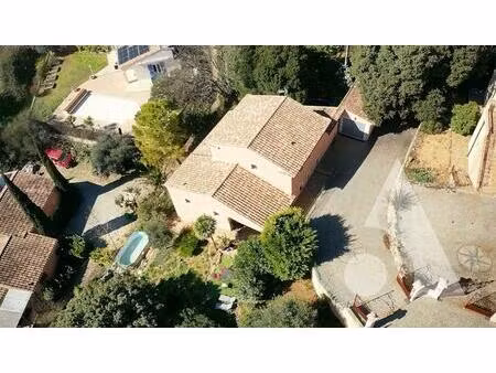 villa de 226m2 sur un terrain de 832 m2 sur un terrain clos à lorgues