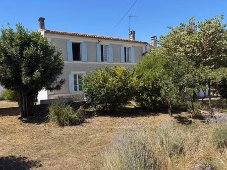 vente maison 4 pièces 134 m² à bords (17430)  239 000 €