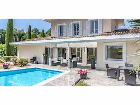 villa avec piscine et jardin valbonne (06)