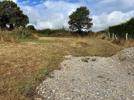 au calme  beau terrain constructible de 1306 m2 à vue (44640)