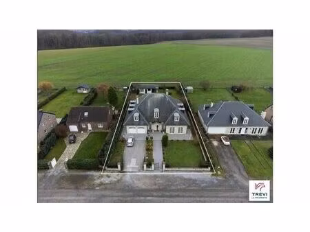 villa de prestige  avec 5 chambres  aux prestations remarqua