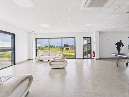 local d'activités à vendre