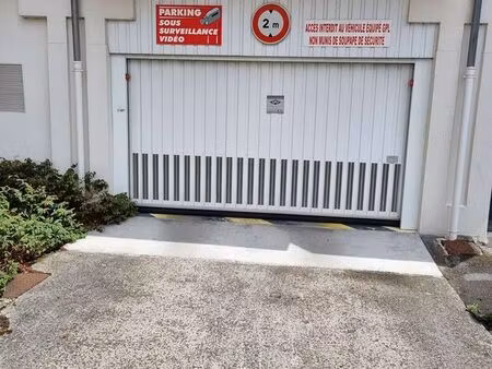 loue parking 2 pl 30m2 plein centre saint quentin