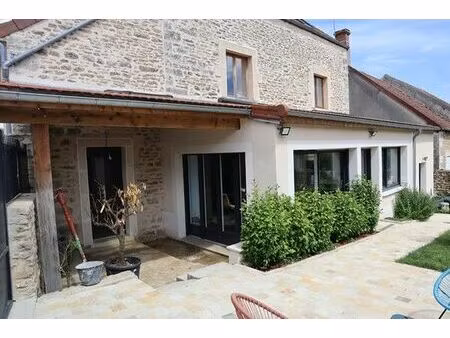 venez découvrir cet ensemble immobilier comprenant une magnifique maison familiale de 197 