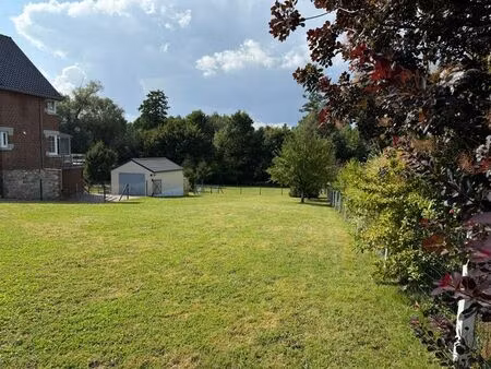magnifique terrain à bâtir situé dans un quartier calme