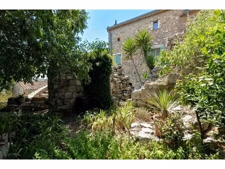 maison de village avec cour  jardin  superbes vues sur les cévennes