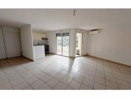 location appartement  m² t-2 à grenade  640 €