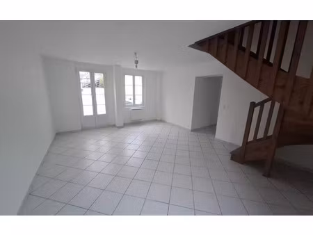 location maison  79.44 m² t-3 à cuise-la-motte  750 €