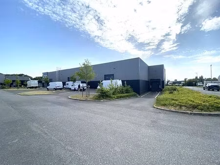 location local d'activités lesquin 1 406 m²