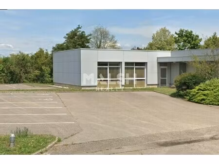 location local professionnel 97m²