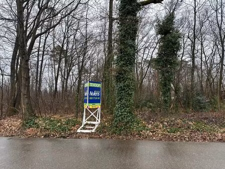 bouwgrond voor open bebouwing in de bosrijke villabuurt op de bosstraat te lanaken !