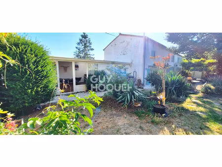 belles charentaises au calme de la campagne.